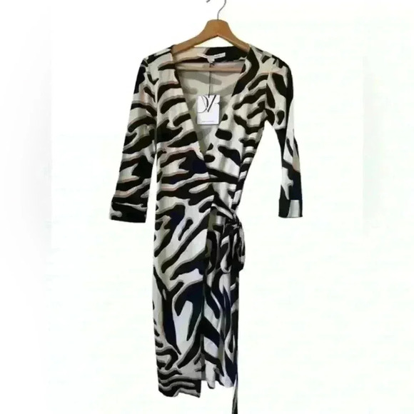 NWT Diane Von Furstenberg Julian Wrap Dress 100%  Silk - Picture 1 of 15